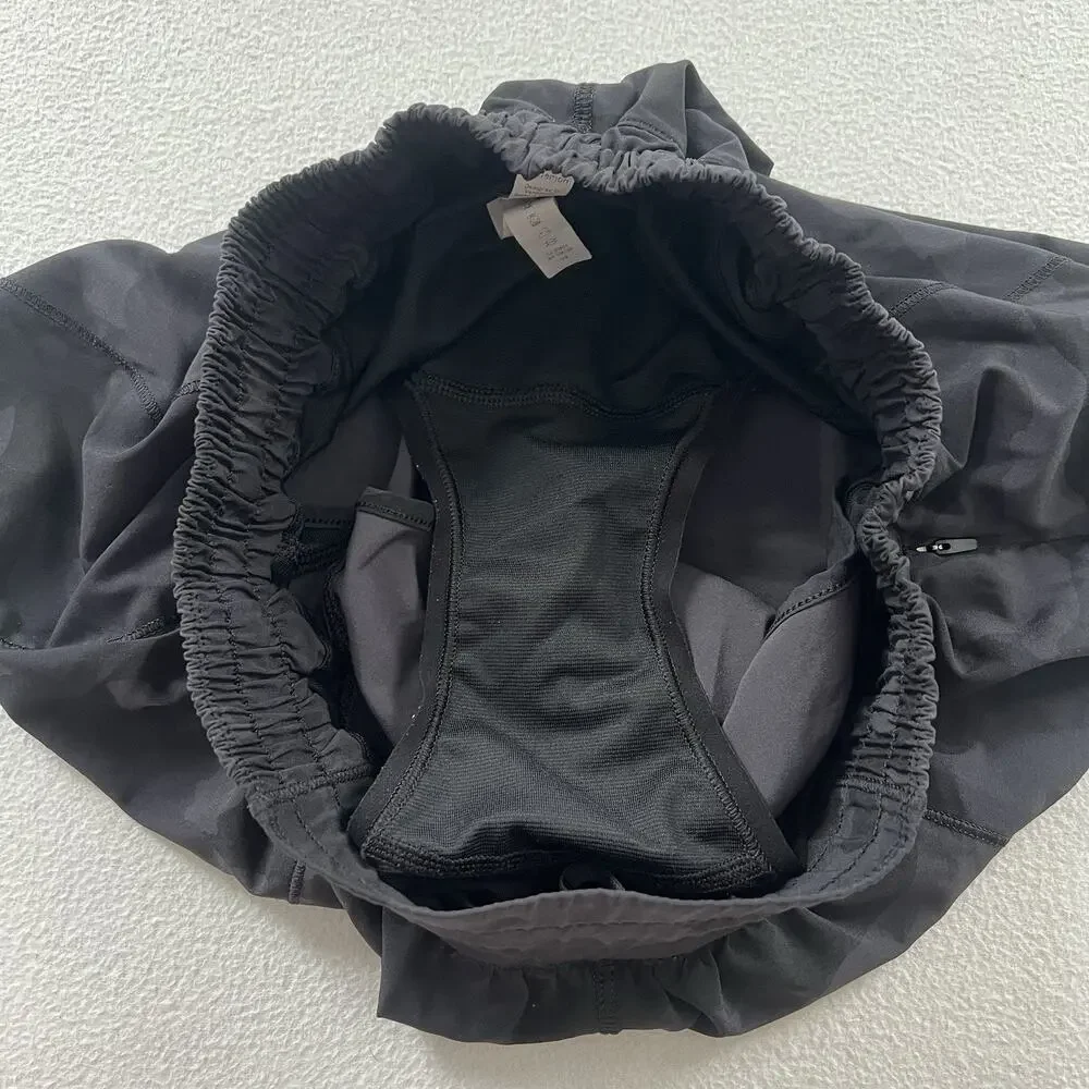 Lululemon Heritage 365 Camo Deep Coal Black Hotty Hot II 2.5” Low Rise Shorts 6